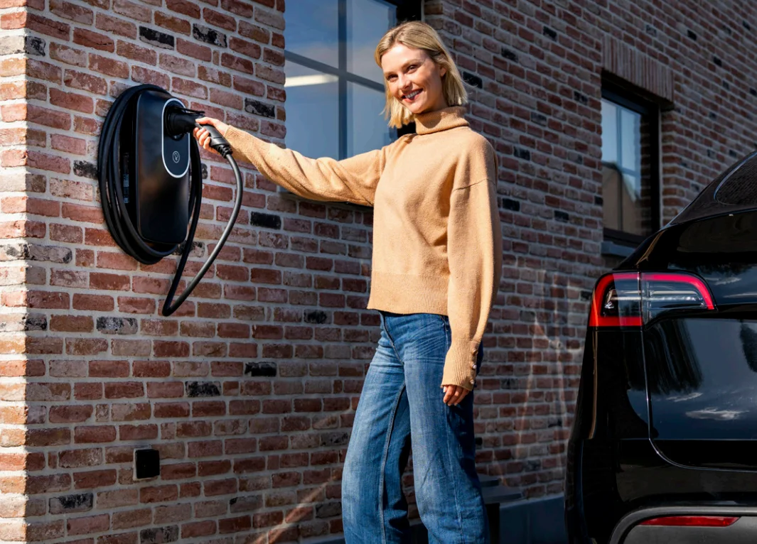 Driver plugging in with One Business