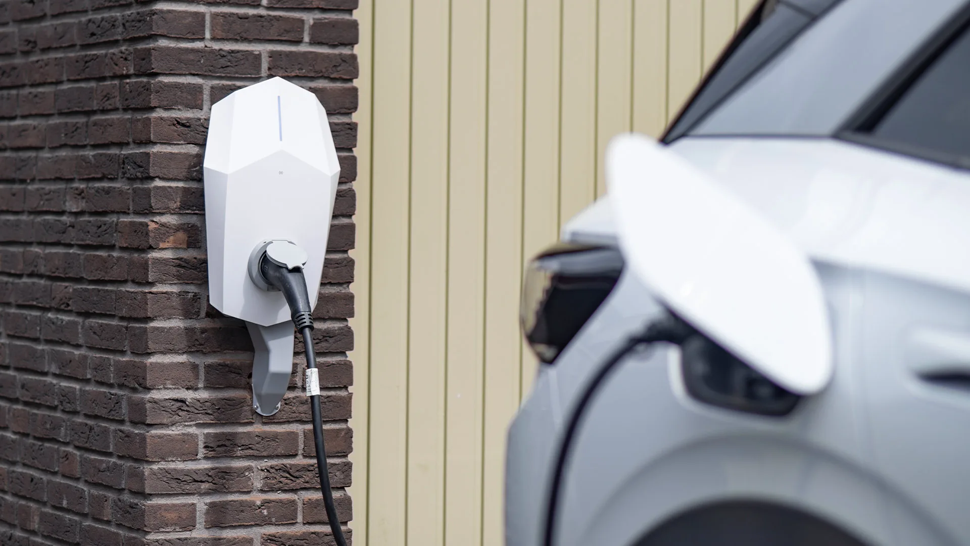 Should I choose a socket or fixed cable?