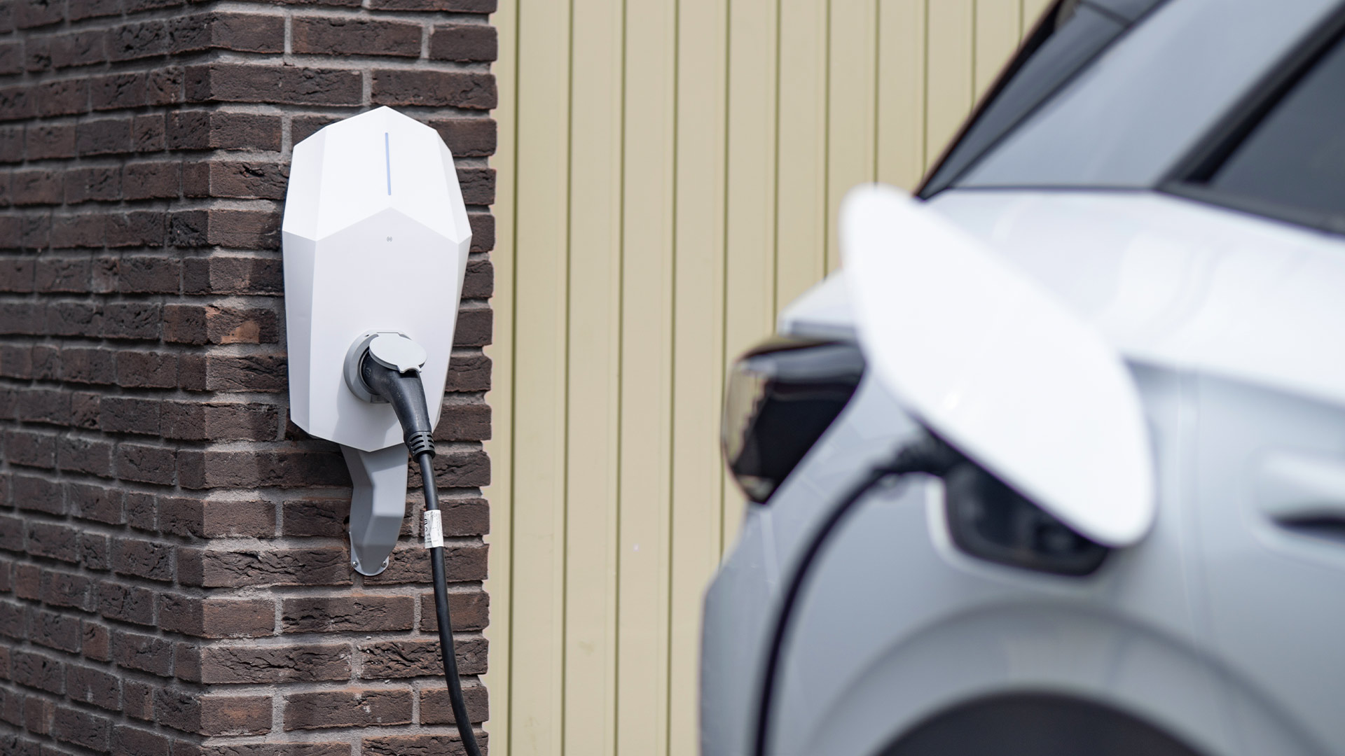 Should I choose a socket or fixed cable?